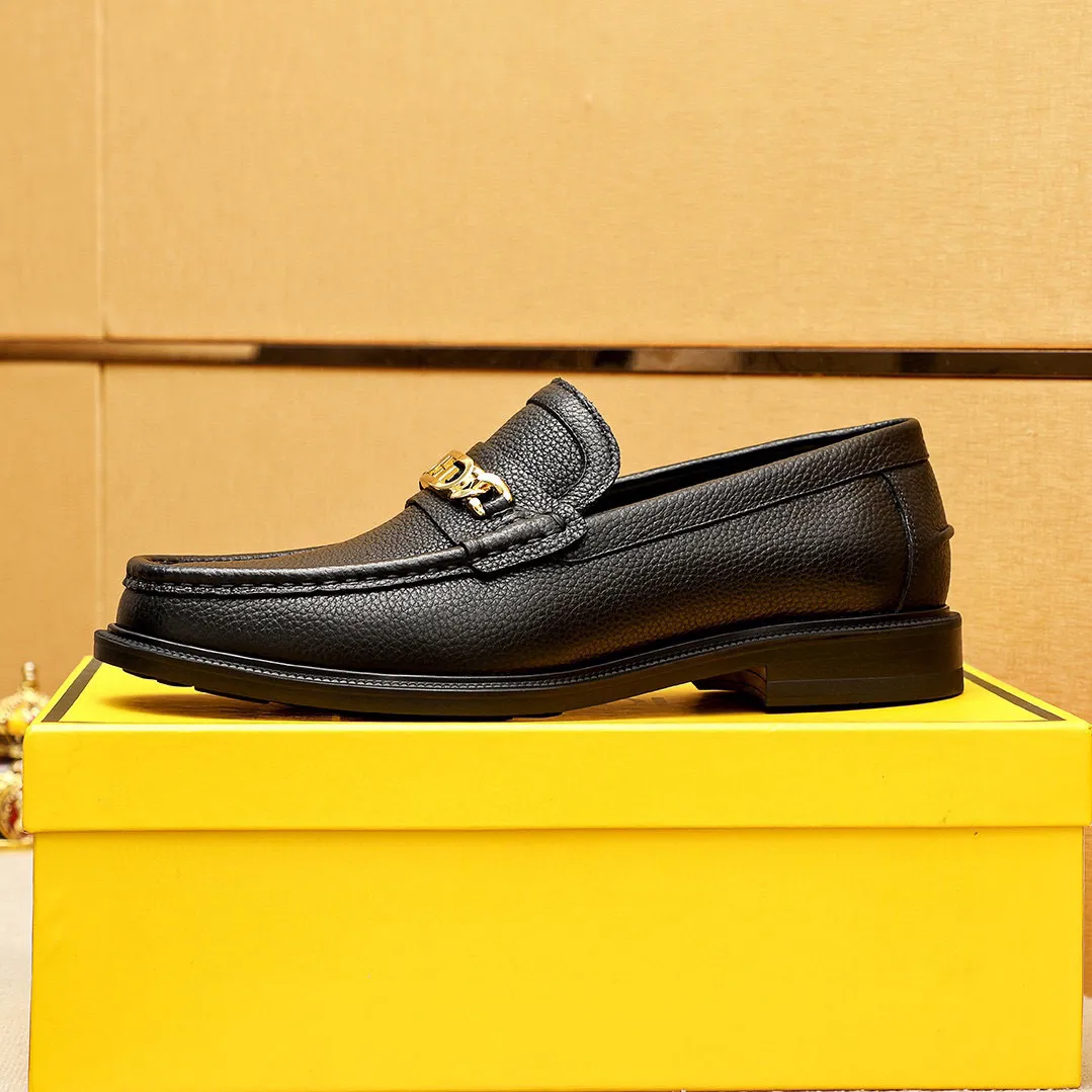 Men's shoes 💰460 💐 Product trademark: FENDI [Fendi] casual leather shoes Regular size: 38-44 (45🉑️customized) Product materials: Selected imported first-layer pebbled cowhide leather upper + luxury hardware buckle, imported cowhide lining. Strong three-dimensional visual effect, rubber outsole Color: 3⃣️colors available